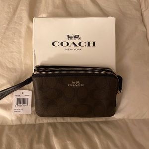NWT Coach double zip pebble leather wristlet